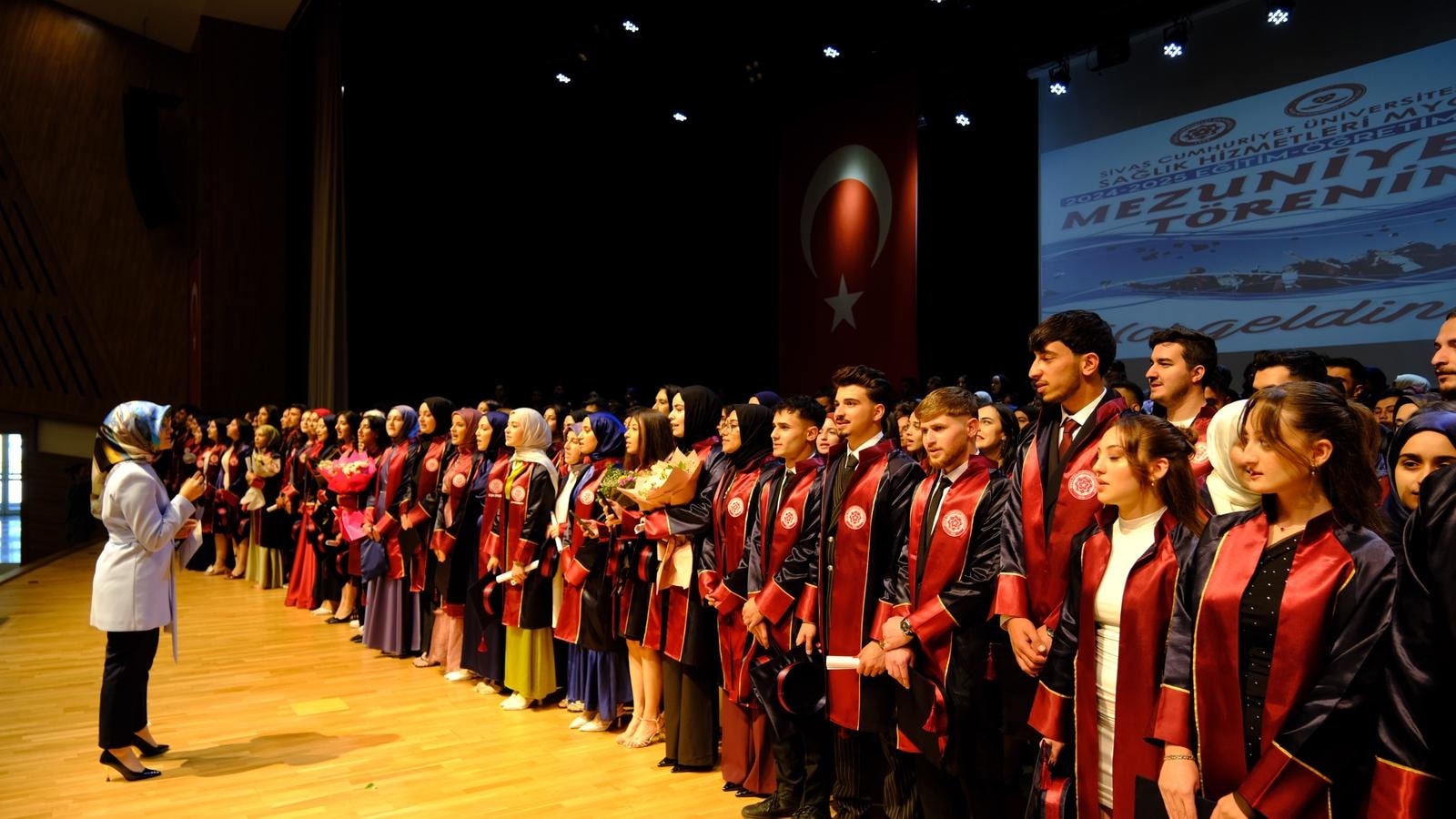 Genç sağlıkçılar kep attı