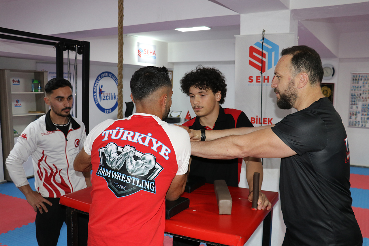 Bilekleri Bükülmeyen Sivaslılar, Dünya Şampiyonası’na Hazırlanıyor