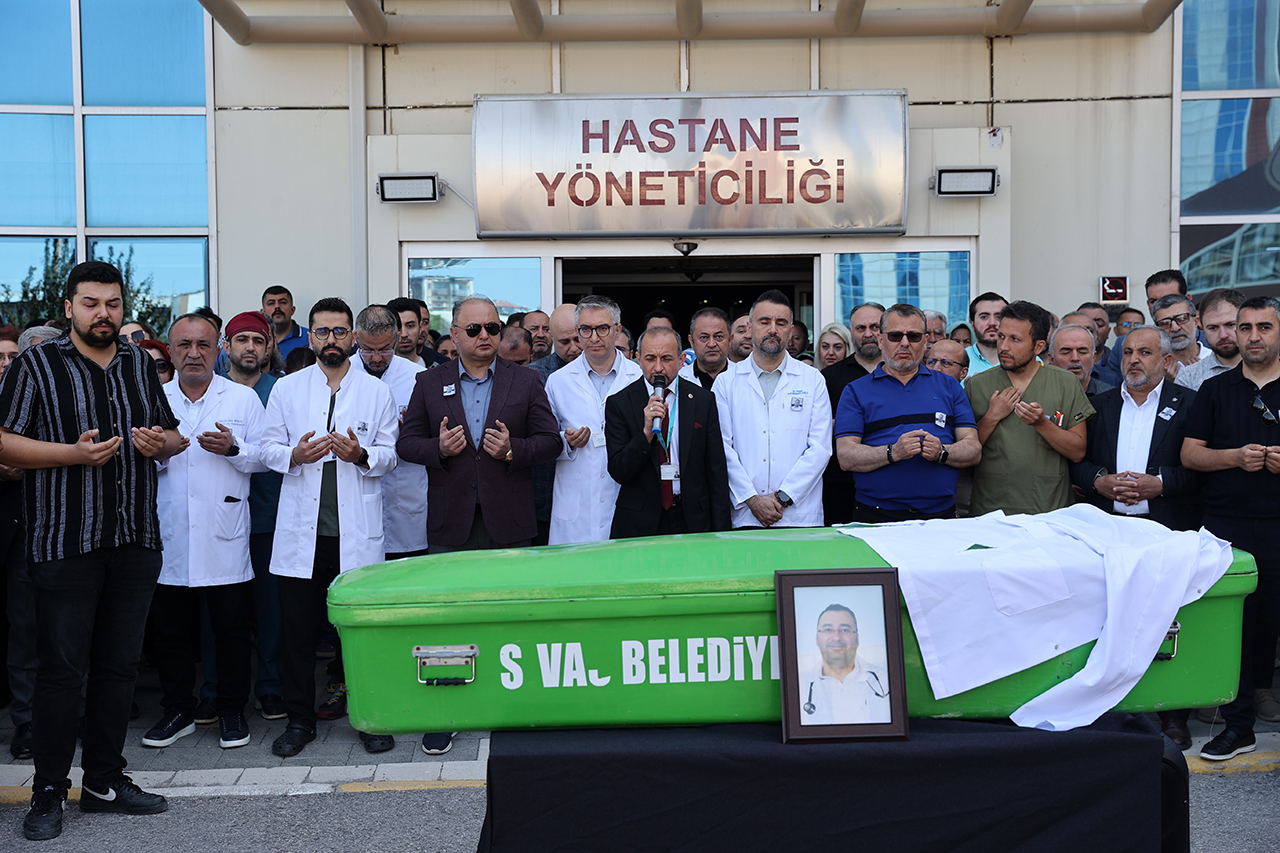 Vefat eden doktor için tören düzenlendi