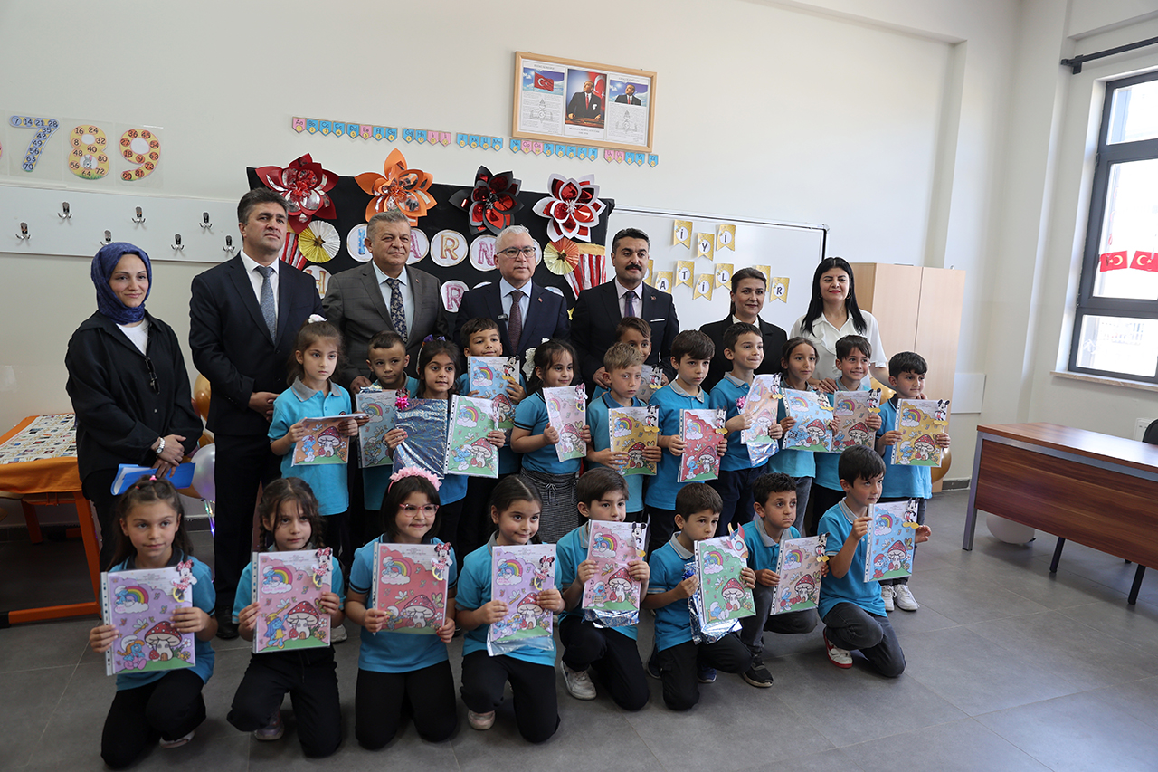 Sivas'ta 121 bin öğrenci karne aldı