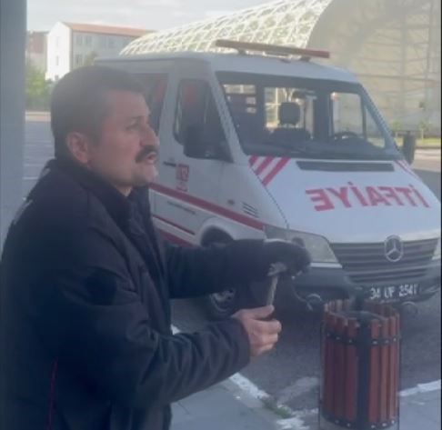 Sivas'ta ayağına ip takılan kuşu itfaiye kurtardı 