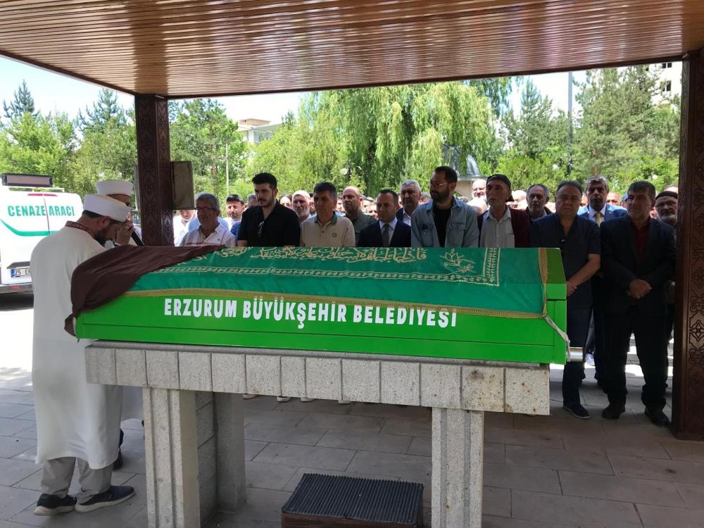 Sivas Nüfus Müdürü Çakmur'un Acı Günü! Annesini Son Yolculuğuna Uğurladı! 