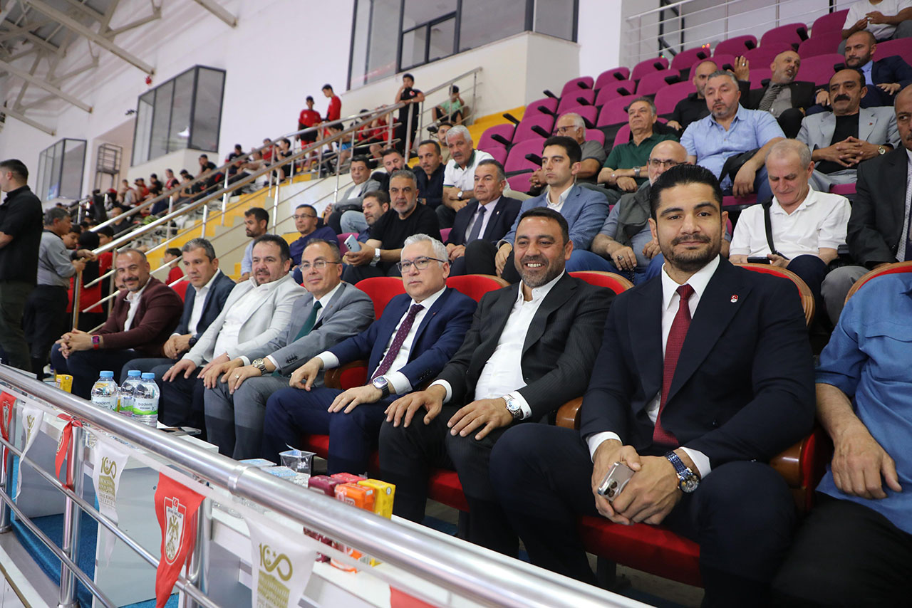 Dev organizasyona üst düzey katılım