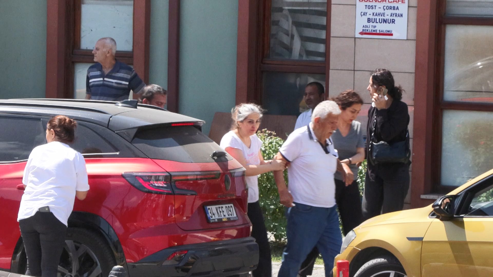 Gazeteci Yücel Sönmez'in cenazesini ailesi Adli Tıp Kurumu'ndan aldı