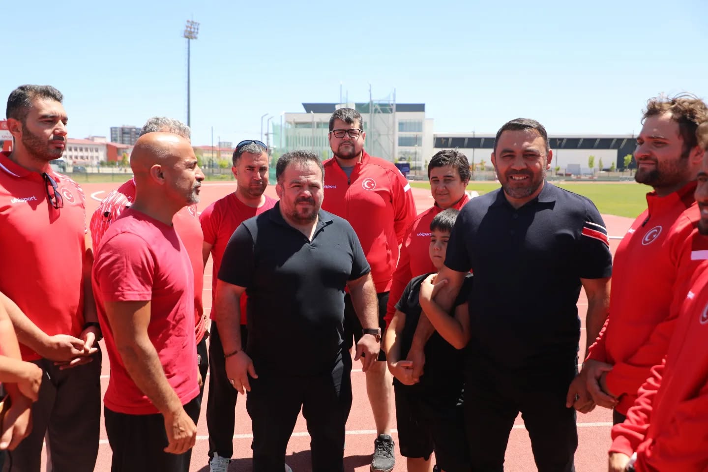 Yerlikaya, Sivas’ta olimpiyat hazırlığındaki sporcularla buluştu