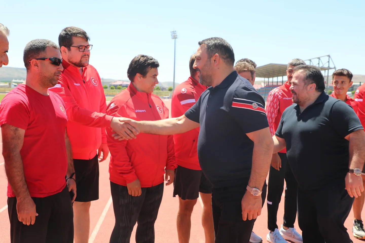 Yerlikaya, Sivas’ta olimpiyat hazırlığındaki sporcularla buluştu