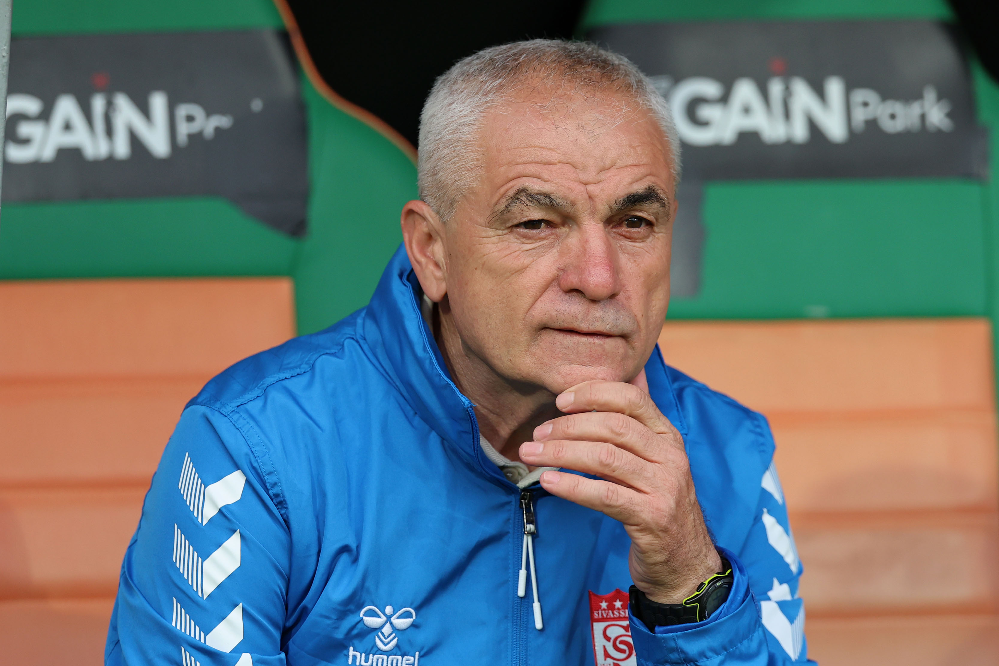 Rıza Çalımbay’dan futbolculara tepki! Mutlaka ceza verilmeli