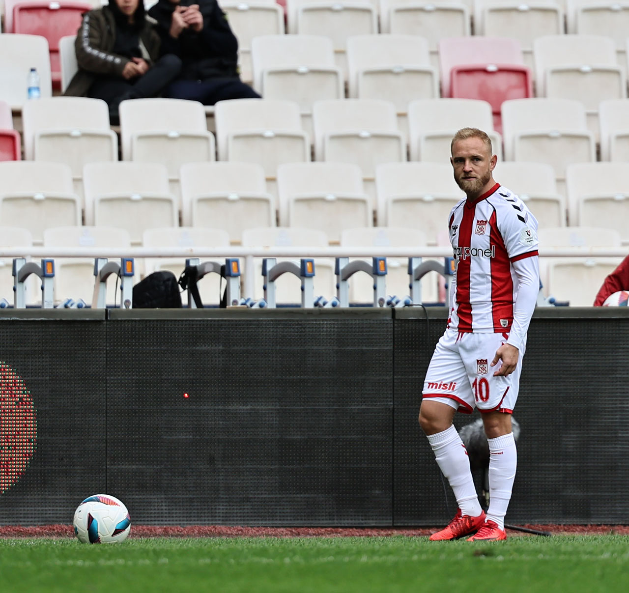 Asist Lideri Alex Pritchard