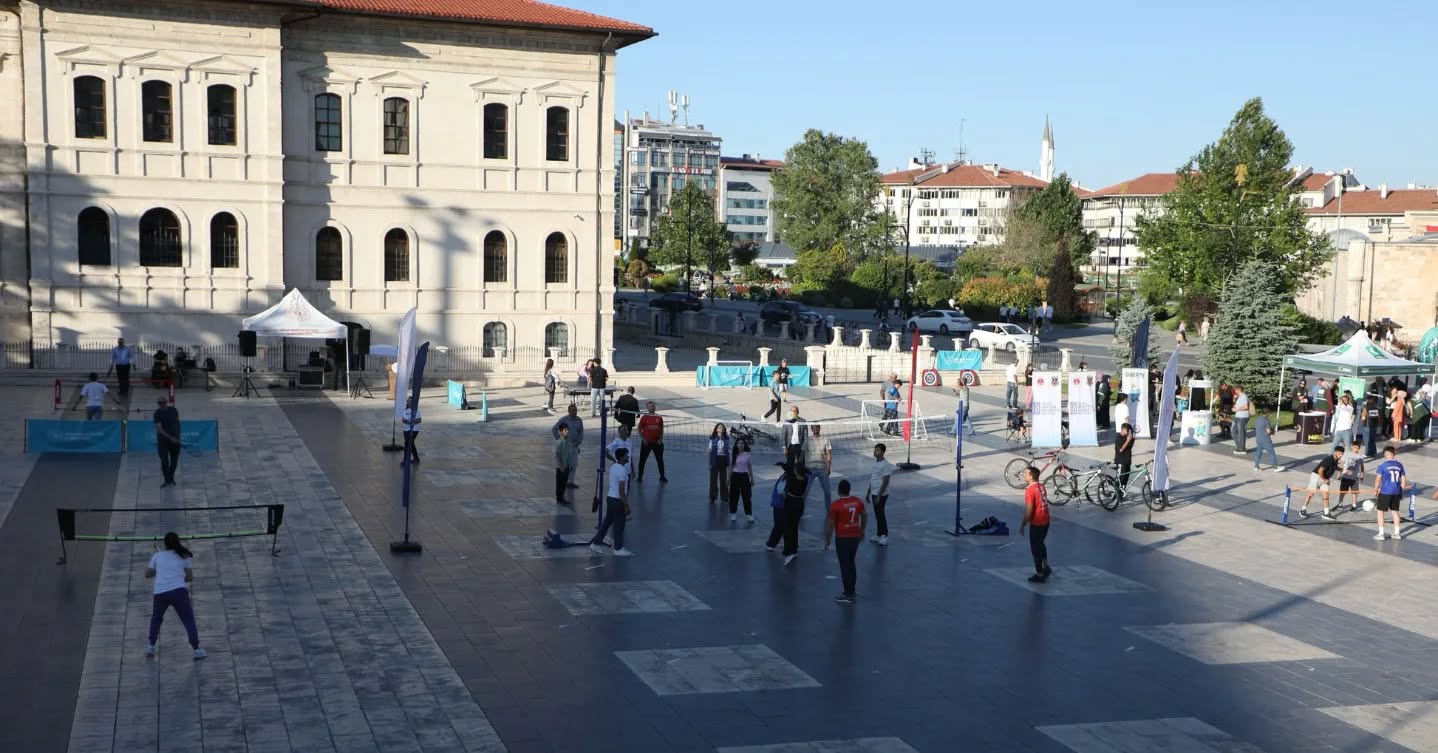 Sivas, sağlıklı nesiller için sahada