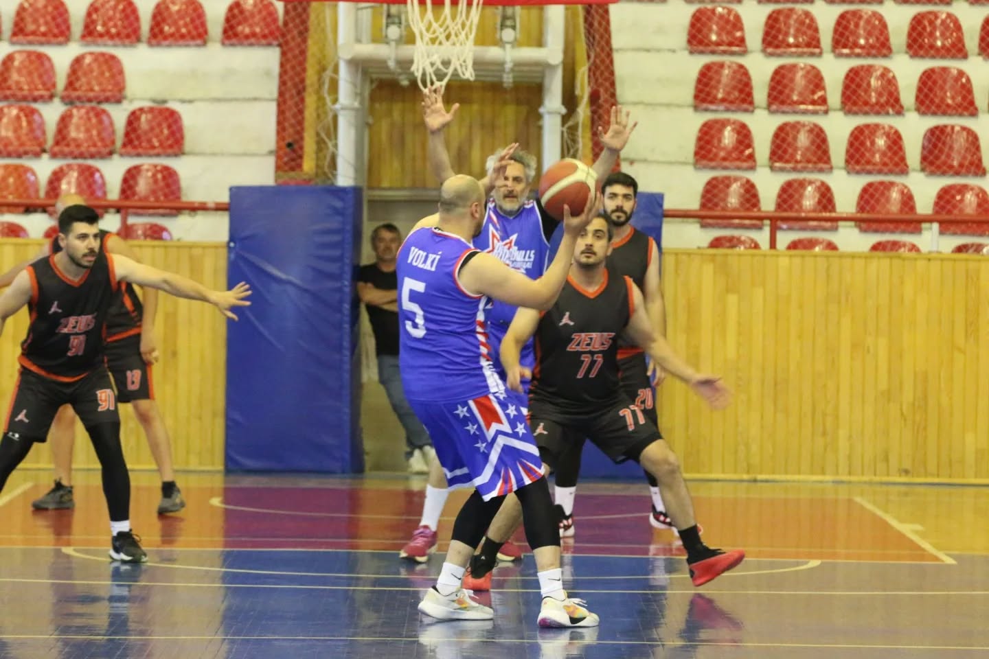 Sivas'ta "2025 Veteranlar Ligi Basketbol" sezonu sona erdi 