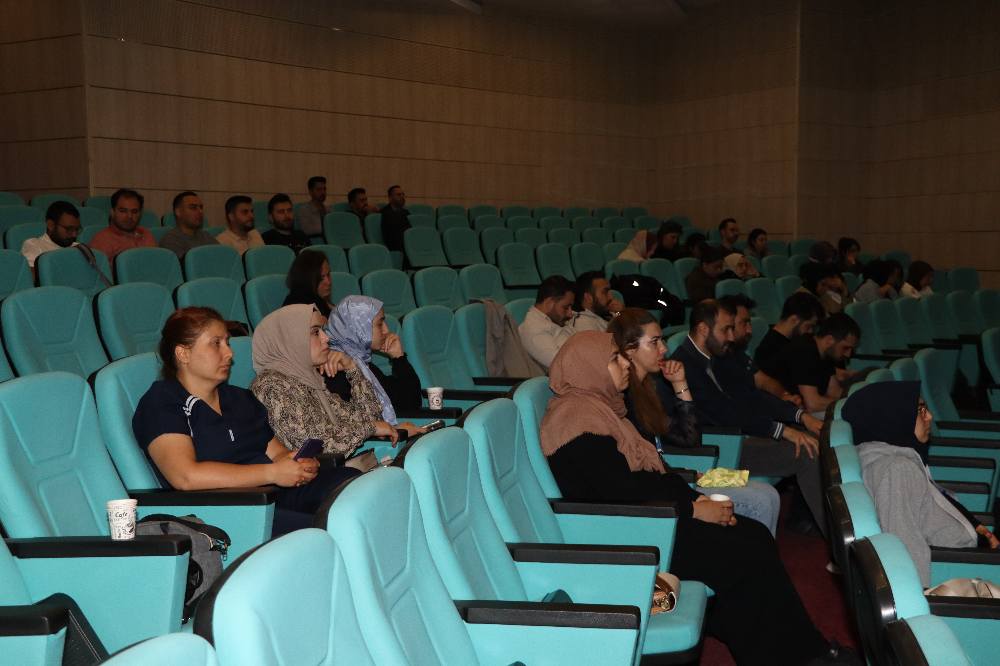 Sağlıkçılara eğitim verildi-1
