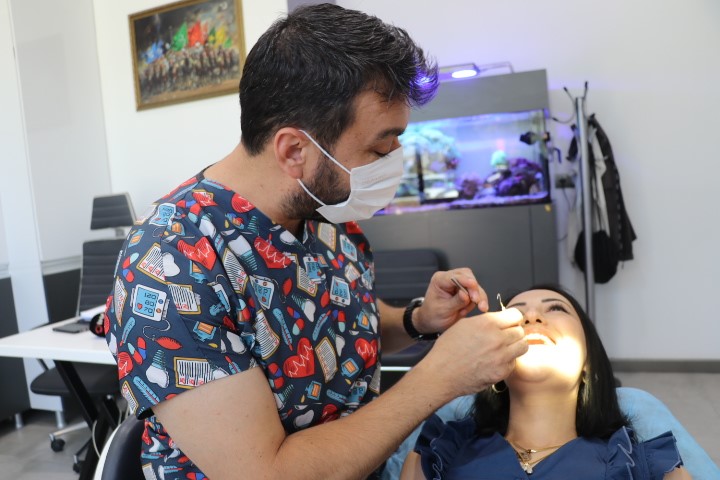  Uzman diş doktoru uyardı! Enerji içecekleri dişleri döküyor