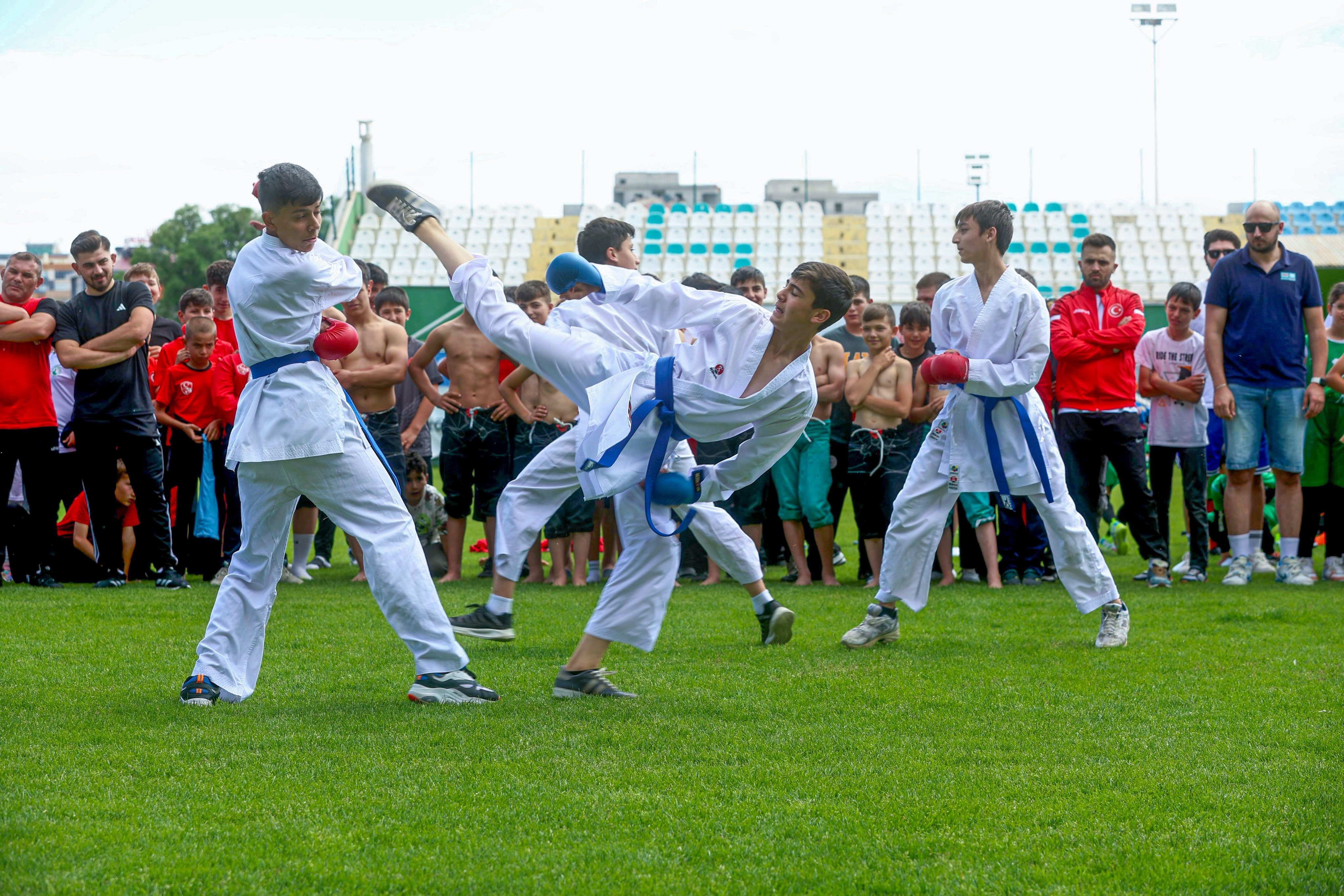 Sivas Belediyesi Yaz Spor Okulları ile Çocuklar Sporla Buluşuyor