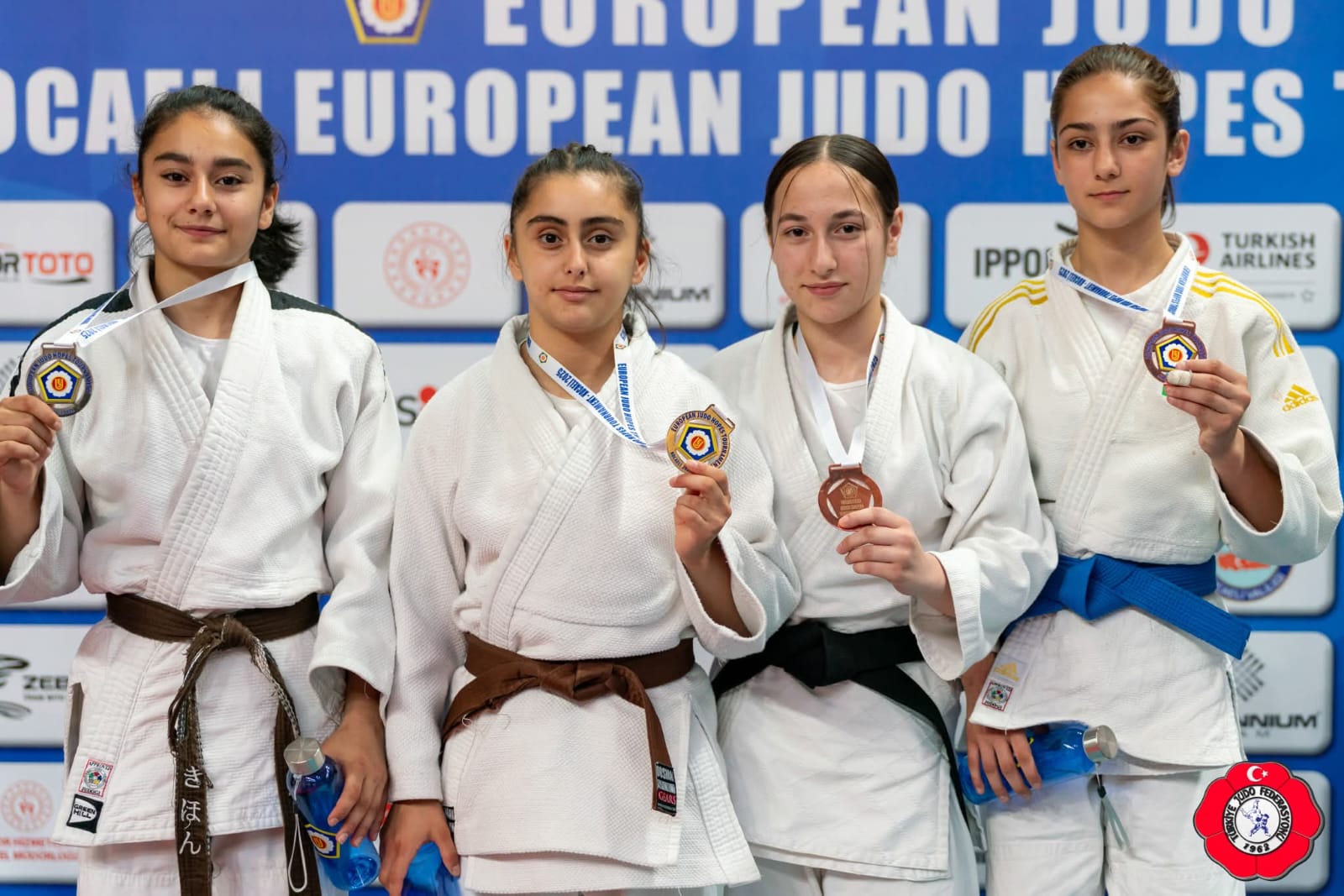 Sivaslı judoculardan Avrupa’da madalya yağmuru